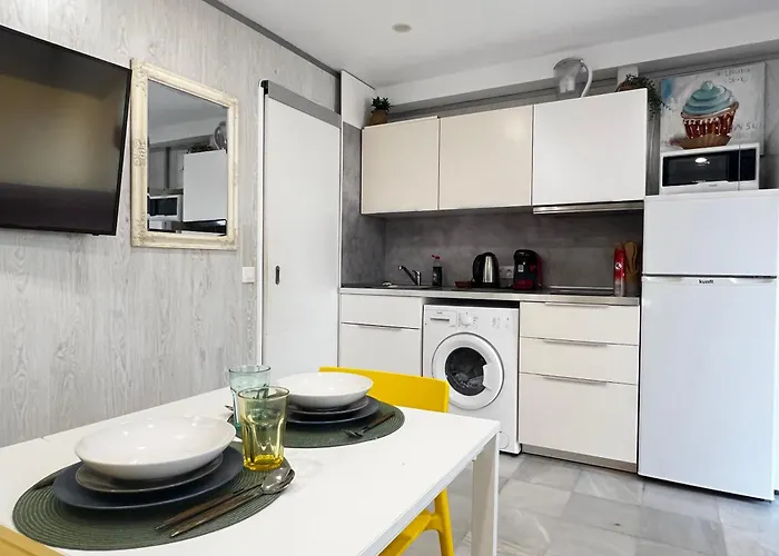 Beachside With Ac דירה *